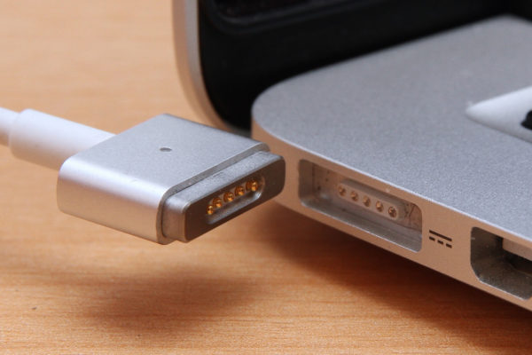 Обзор MagSafe: Зачем Apple переизобретает беспроводную зарядку?