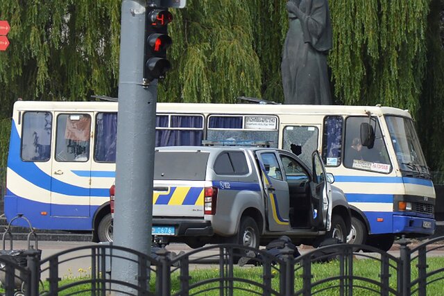 В Луцке преступник захватил заложников в автобусе. Главное