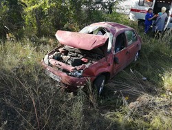 В перевернувшейся в кювет 'Калине' погибла женщина-водитель