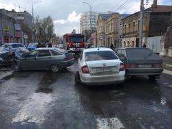 В ДТП с участием четырех автомобилей пострадали три человека