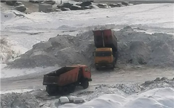 «Беспредельщики в городе!»: красноярцы жалуются на сваленный в жилых районах снег