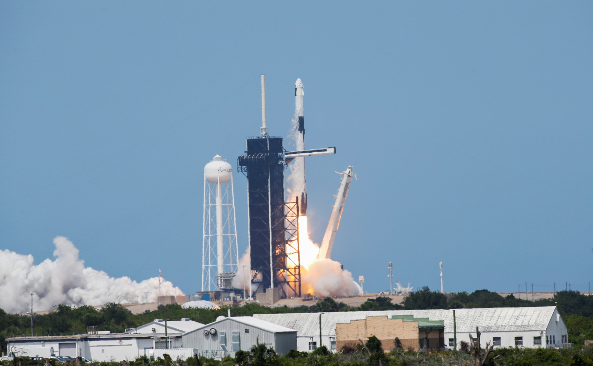 В «Роскосмосе» оценили запуск пилотируемого корабля SpaceX