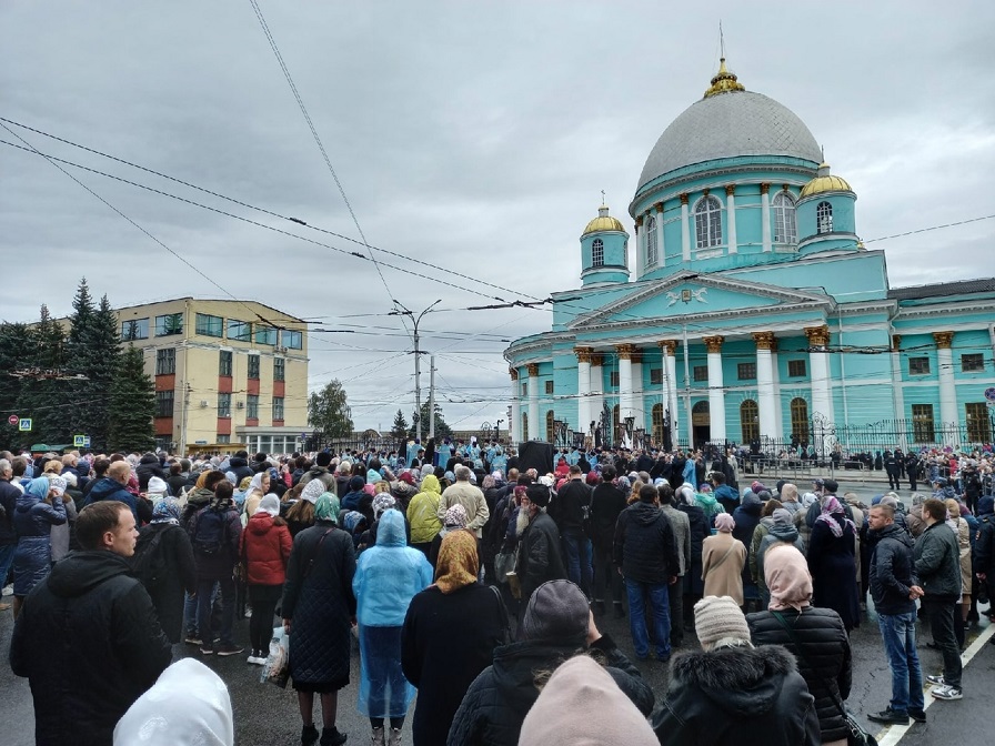 Икону Божией матери «Знамение» Курскую Коренную перенесли в Знаменский собор