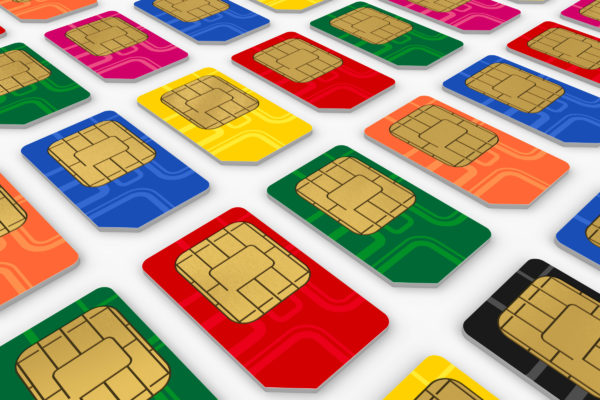 eSIM запускается в России: Билайн и МегаФон присоединяются к Tele2