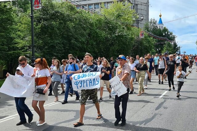 В Хабаровске второй день проходят митинги в поддержку губернатора Сергея Фургала. Главное