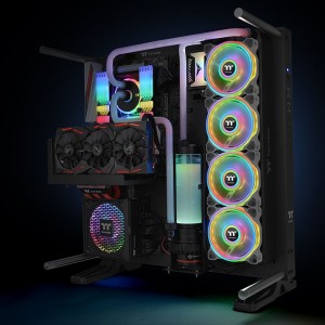 Thermaltake показала новые вентиляторы Riing Quad на Thermaltake Expo