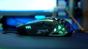 Игровая мышь Zephyr поставляется с маленьким вентилятором