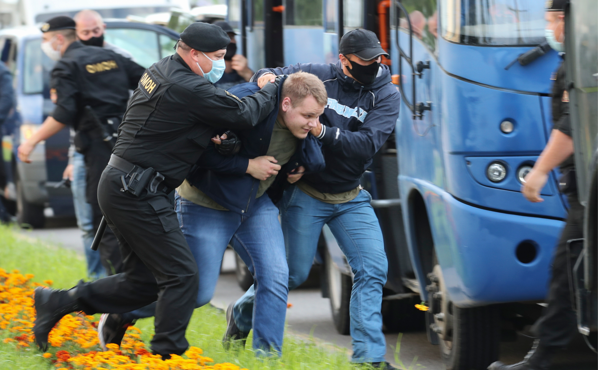 В Белоруссии произошли столкновения с милицией на протестах из-за выборов