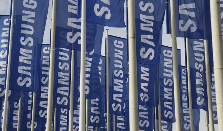 Samsung придумала огромный смарт-браслет с системой отслеживания взгляда