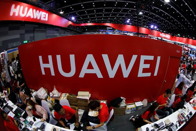 Авторитетный аналитик не исключает уход Huawei с рынка смартфонов