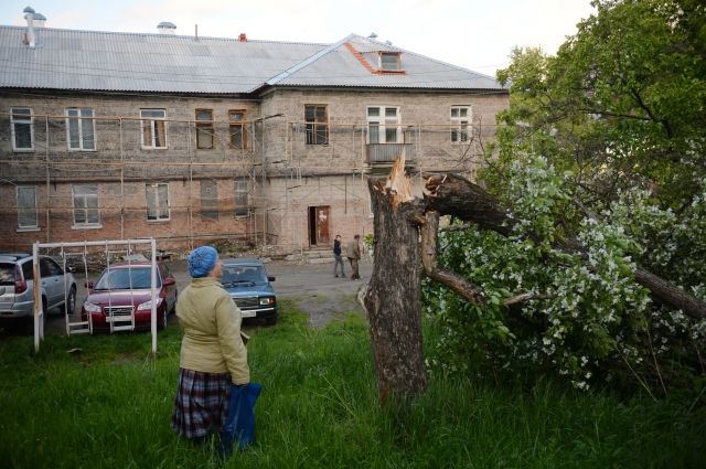 Четыре человека стали жертвами урагана в Свердловской области