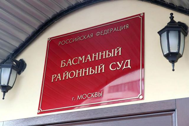 Суд оставил в СИЗО до 7 декабря трех экс-полицейских по делу Голунова