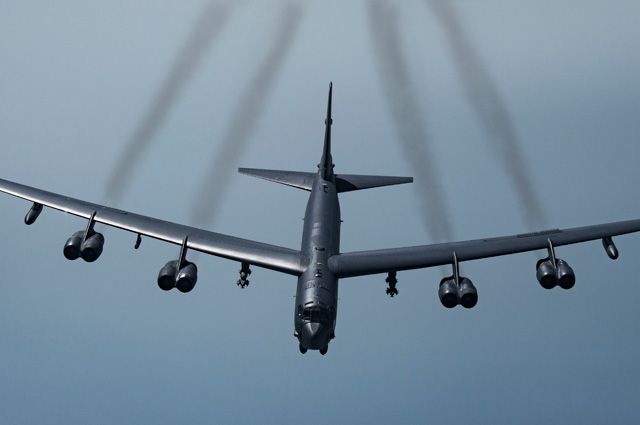 Киев ставит на B-52. Бомбардировщики США летят на Россию через Украину