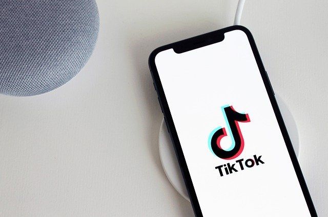 Минторг США объявил о запрете скачивать китайские WeChat и TikTok