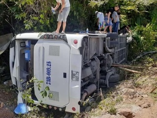 Участники встречи выпускников разбились на автобусе: 13 погибших и 27 пострадавших