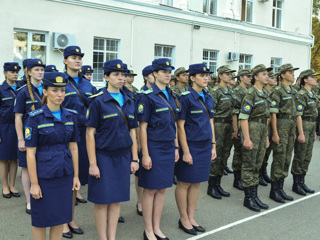 Военными летчицами захотели стать 64 девушки