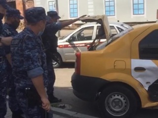 В Иркутске росгвардейцы спасли двух человек из огненной ловушки. Новости на 'России 24'