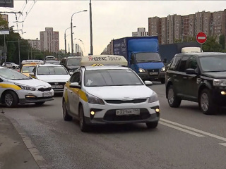 В столице хотят запретить таксистам ездить по выделенным полосам. Вести-Москва