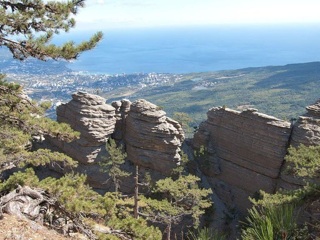 Спасатели нашли группу туристов, заблудившихся в горах Крыма