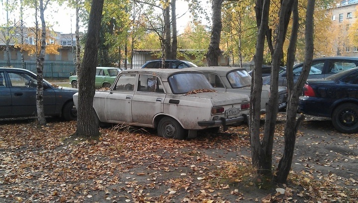 Штрафы за брошенный во дворах автохлам внесли в КоАП