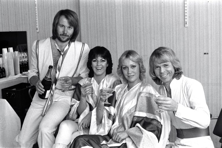 ABBA выпускает альбом впервые за 40 лет, а выступать за них будут цифровые аватары