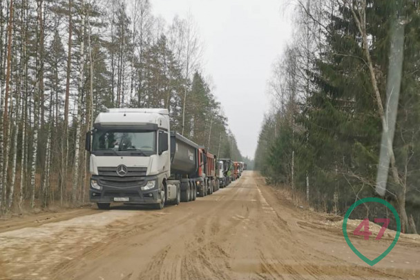 Вереница фур превратила дорогу у Первомайского в пустыню — видео и фото