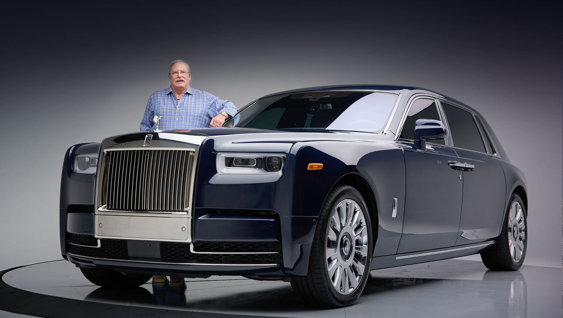 Rolls-Royce Koa Phantom угодил заказчику драгоценным деревом