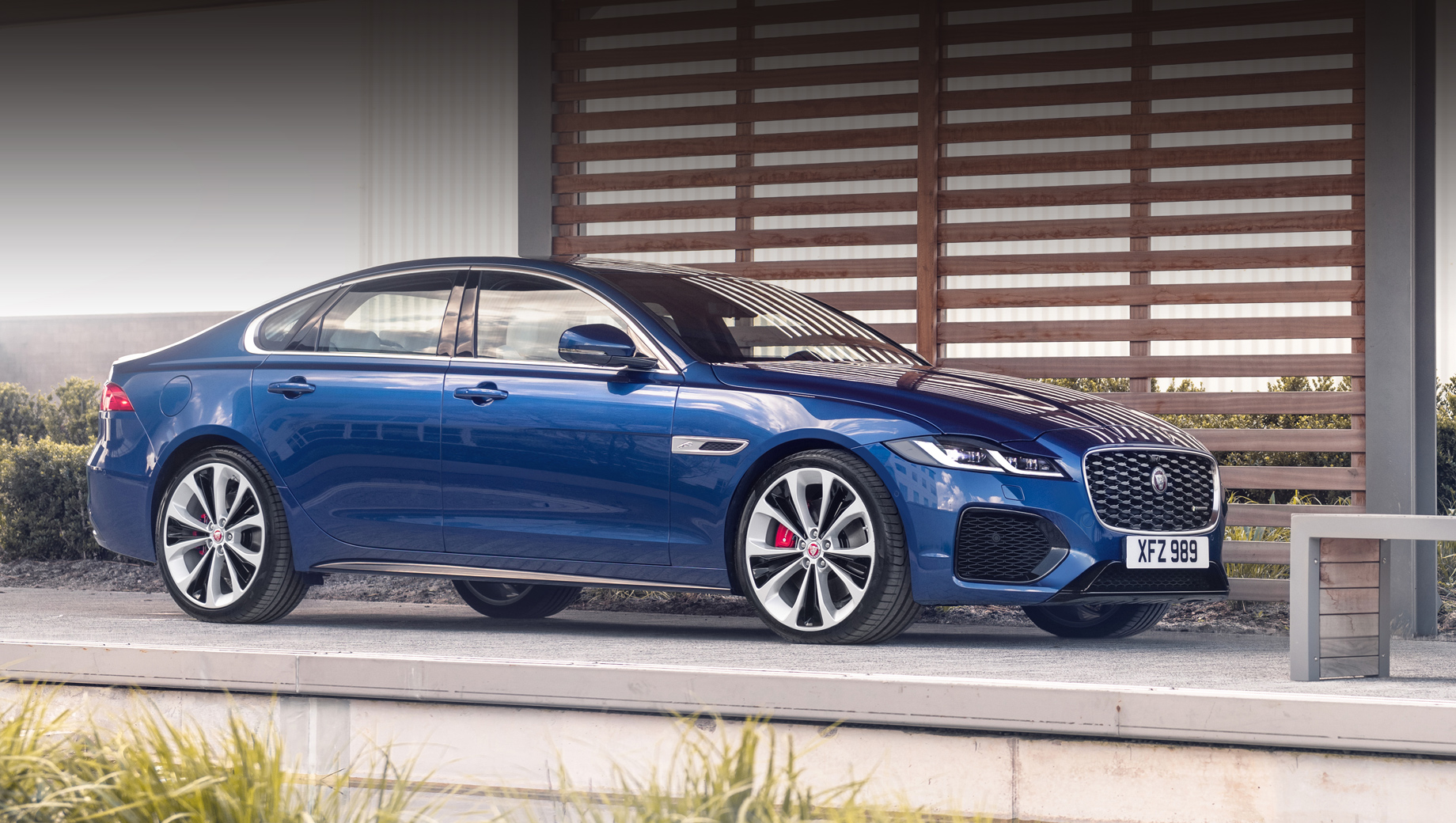 Седан Jaguar XF шагнул за ценовой порог в четыре миллиона