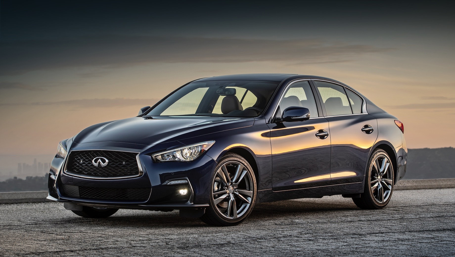 Седан Infiniti Q50 предстал в версии Signature Edition