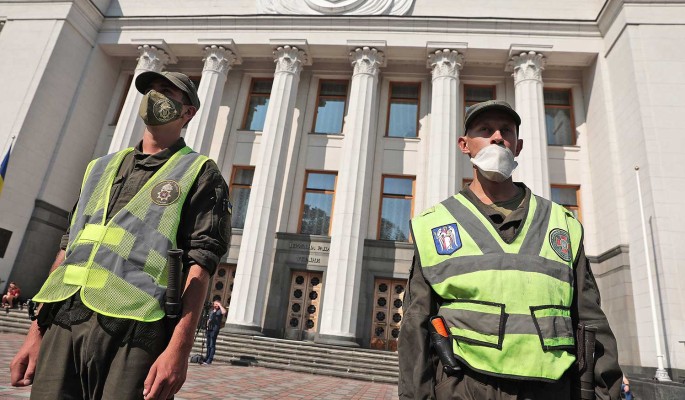 В Киеве начались столкновения межу протестующими и полицией