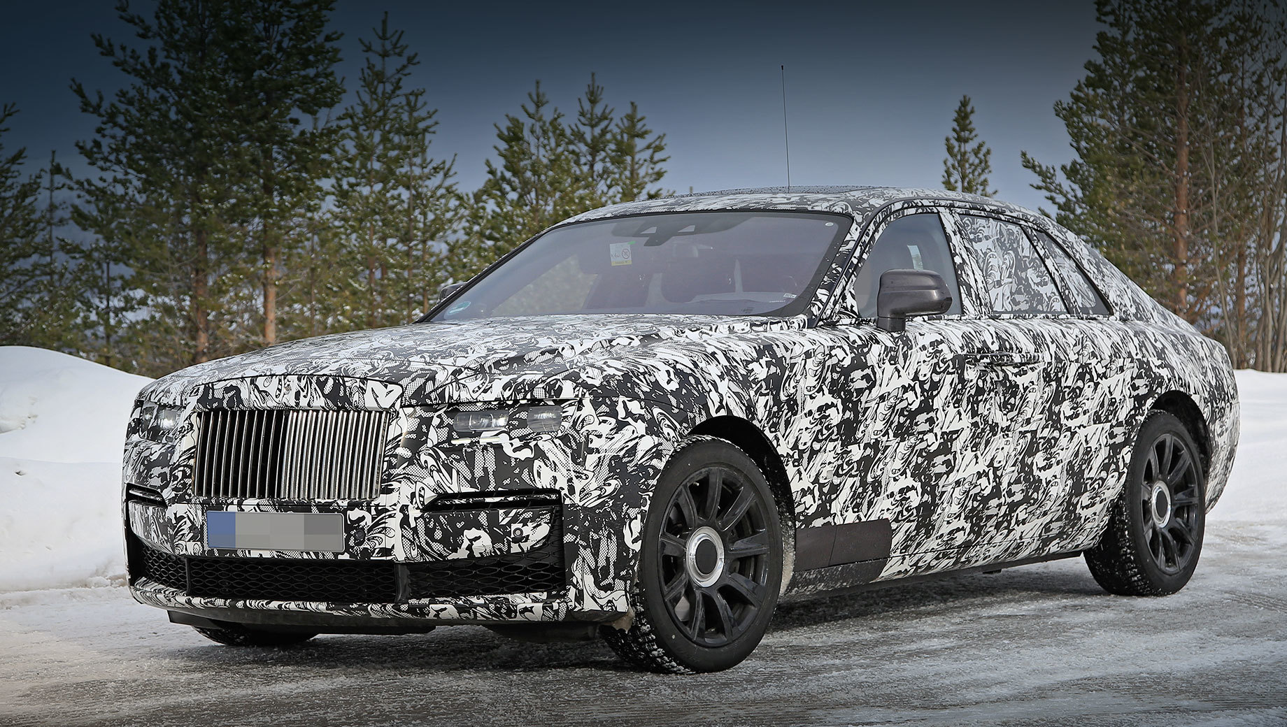 Дополнено: «Второй» Rolls-Royce Ghost раскроется осенью