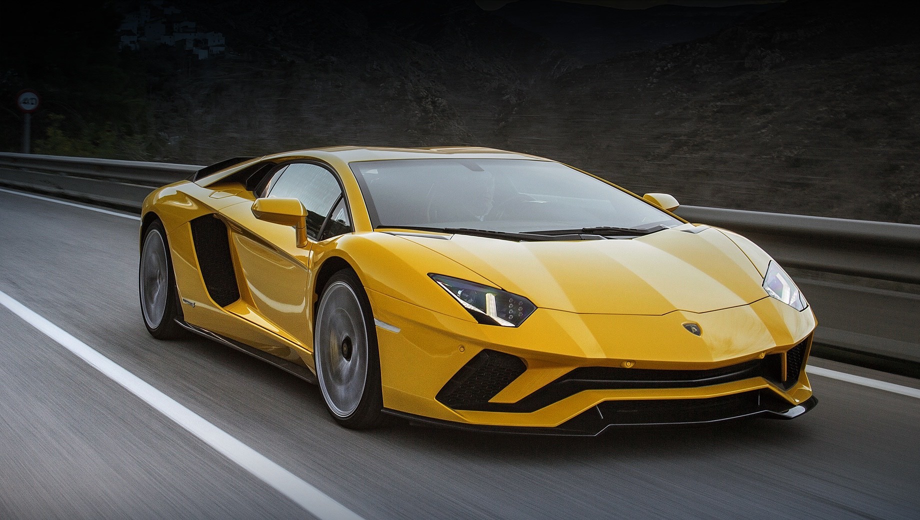 Суперкар Lamborghini Aventador нового поколения сохранит V12