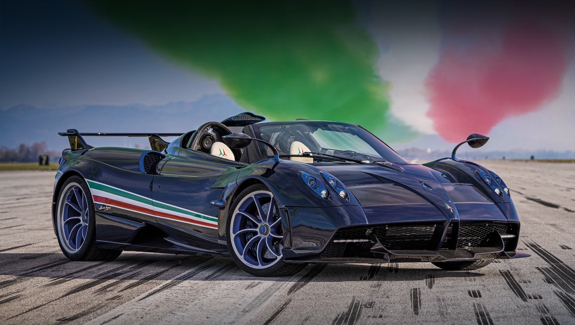 Pagani Huayra Tricolore стала подарком пилотажной группе