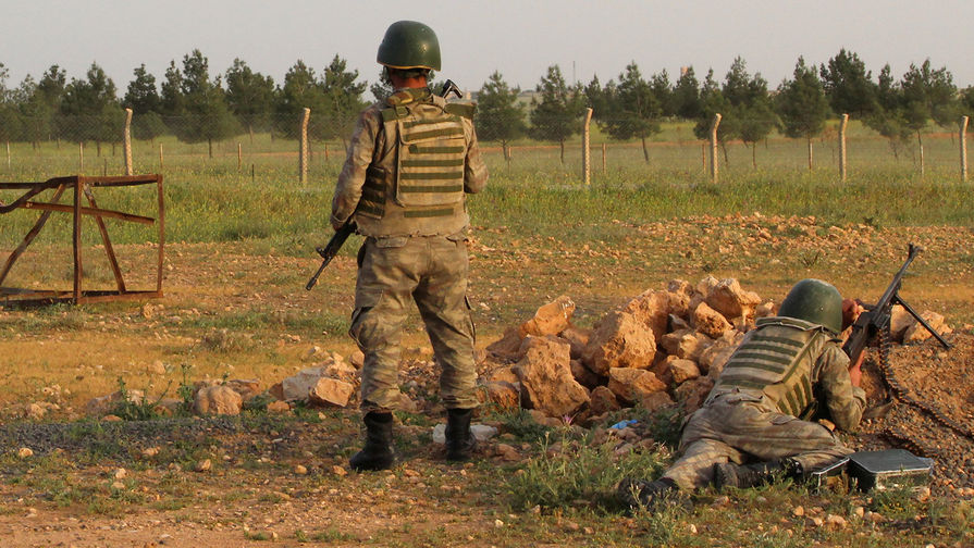 Двое турецких военных погибли на севере Сирии