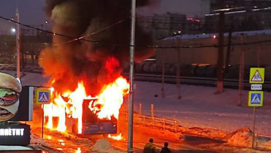 В Щербинке на юге Москвы сгорел автобус