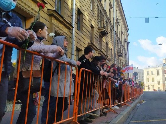 Петербуржцы и белорусы встали в цепь солидарности (фото)