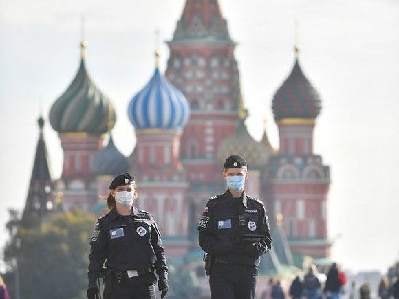 Активист в центре Москвы потребовал украинское гражданство и был задержан