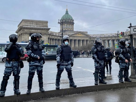 В Смольном рассказали, когда снимут запрет на митинги