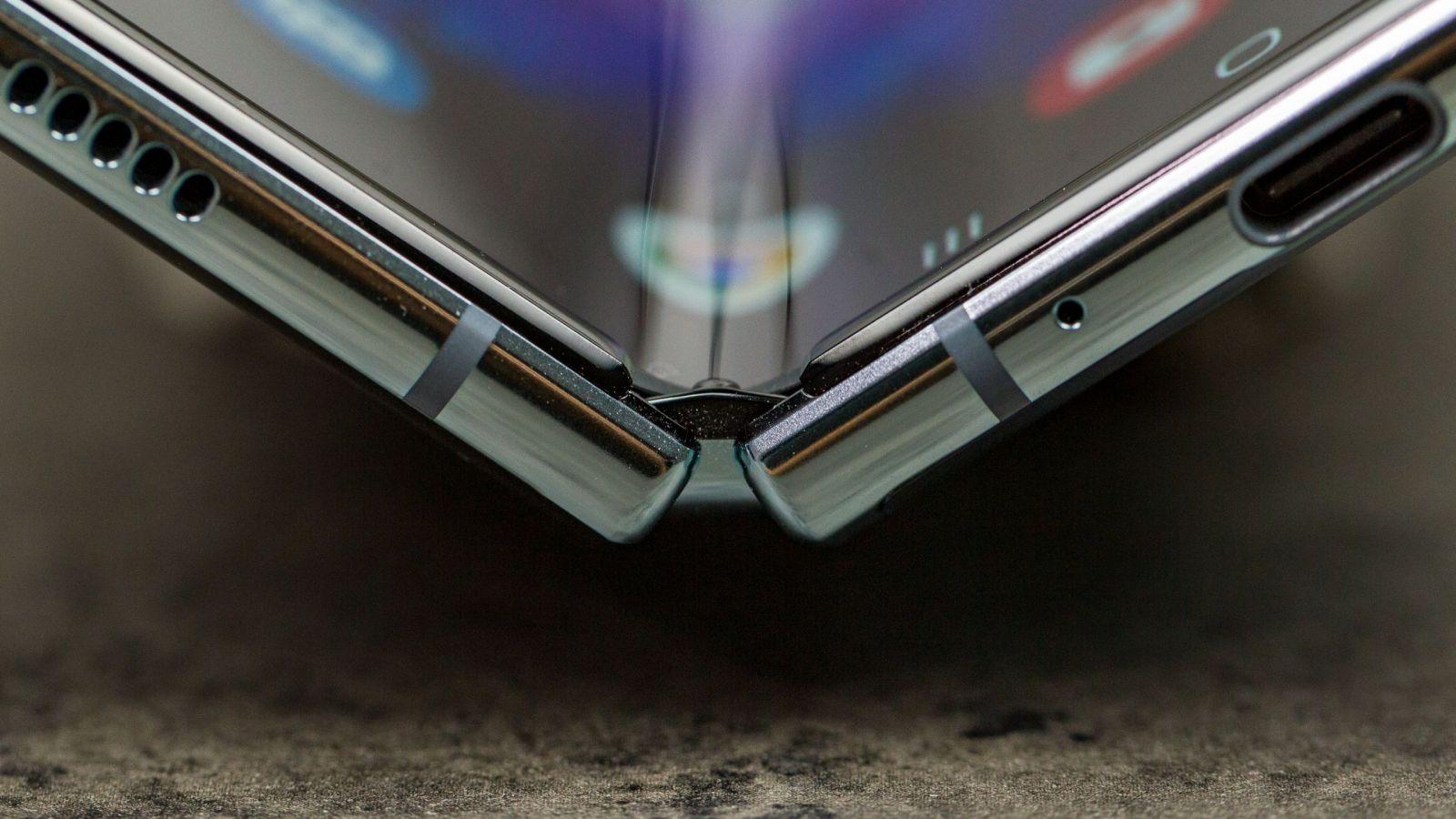 В сеть утекли новые детали о Samsung Galaxy Fold 2