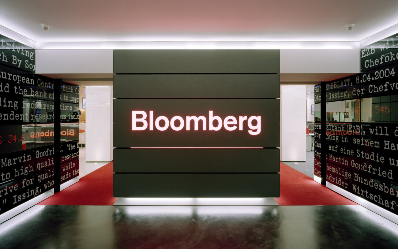 Главное в экономике на фоне «операции» на Украине, день 34: Bloomberg остановит работу, Япония введёт новые санкции