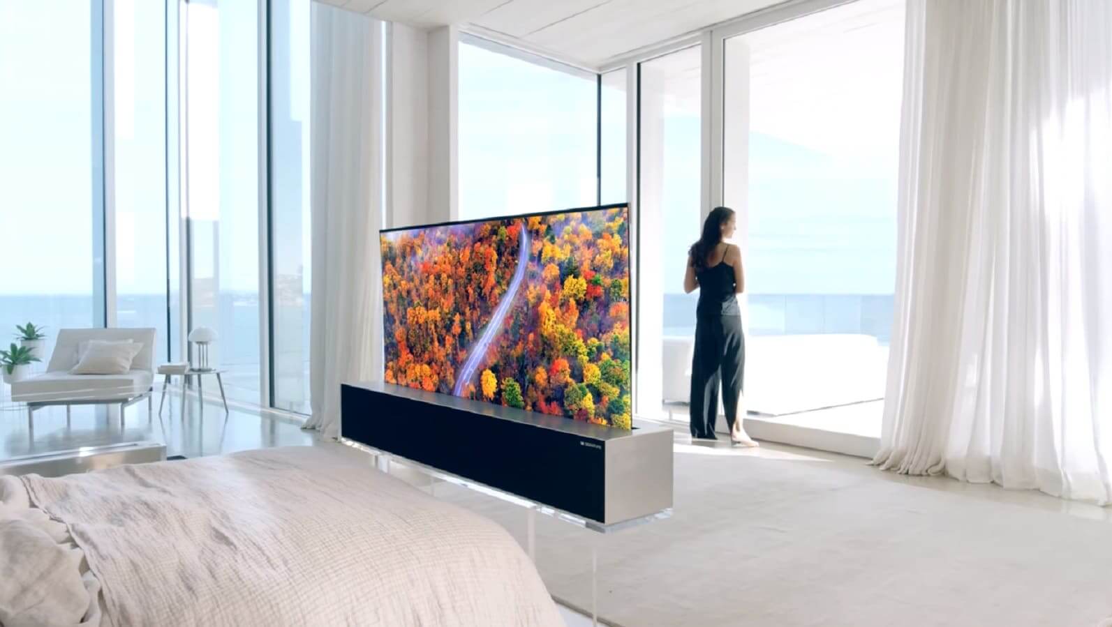 Samsung разрабатывает сворачиваемый OLED-телевизор