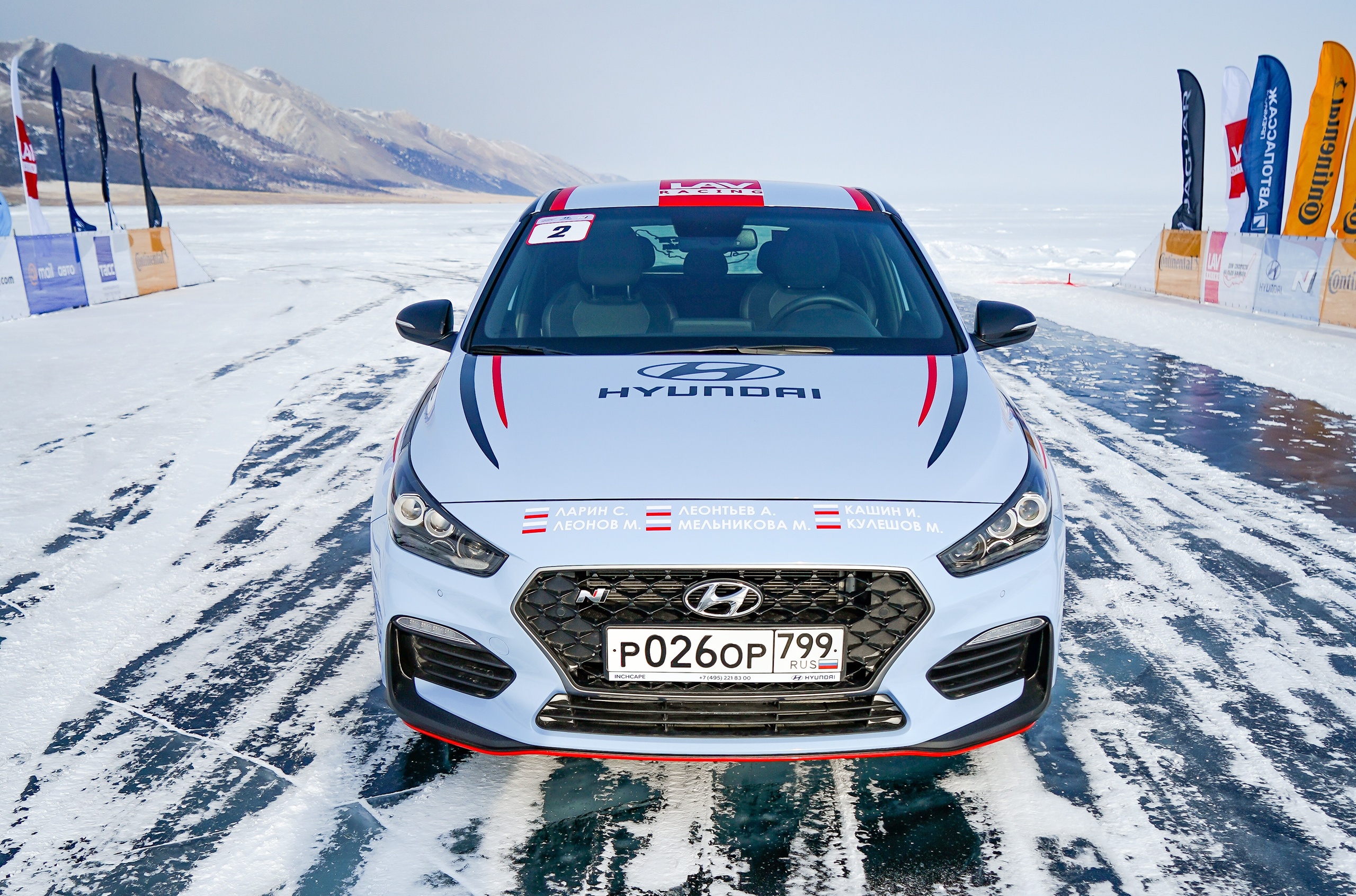 Хот-хэтч Hyundai установил рекорд скорости на льду Байкала