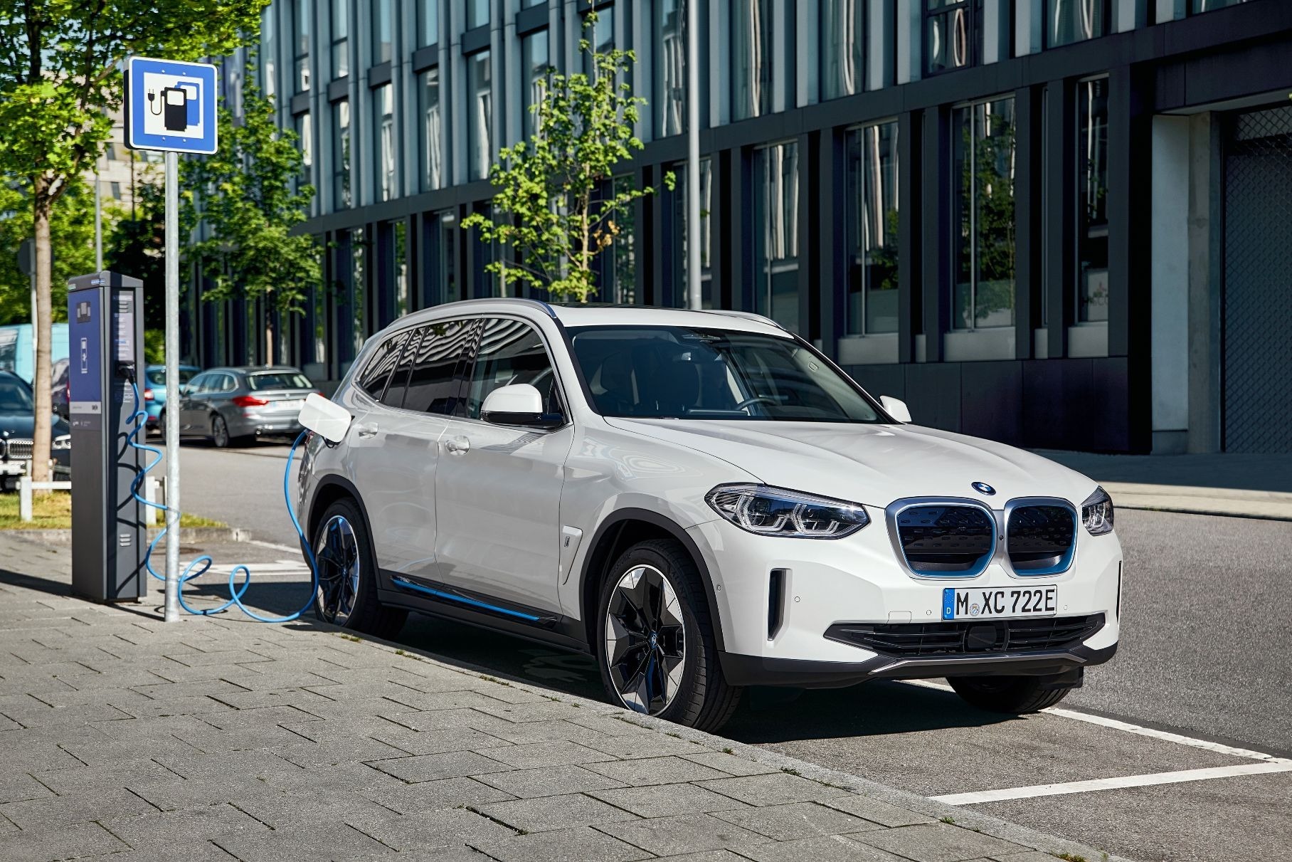 Кроссовер BMW X3 получил электрическую версию