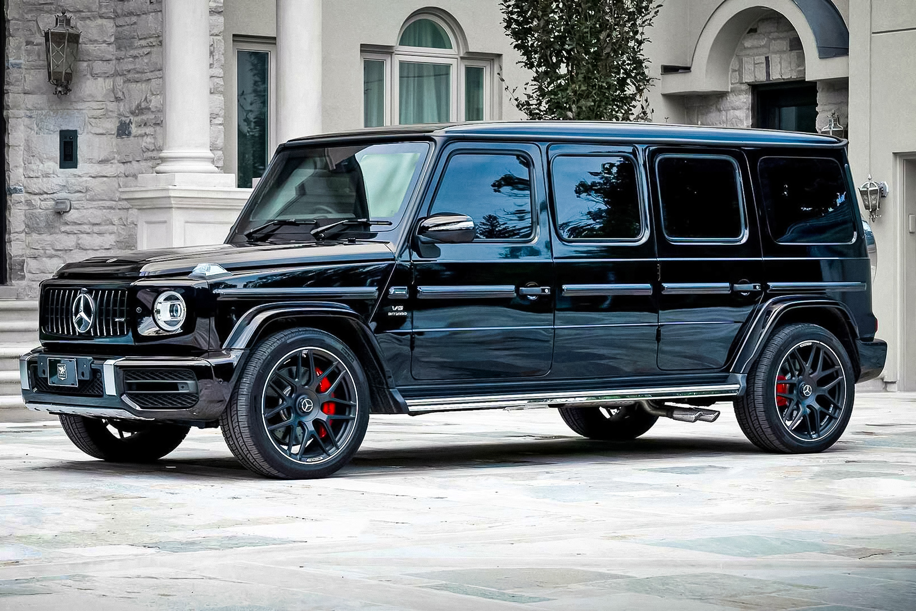 Из Mercedes-AMG G 63 сделали шестиметровый бронированный лимузин