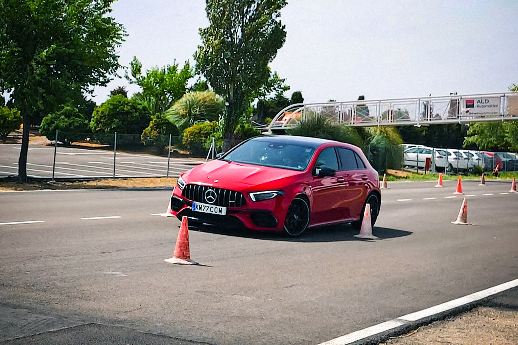 Видео: Mercedes-AMG A 45 S провалил «лосиный тест»