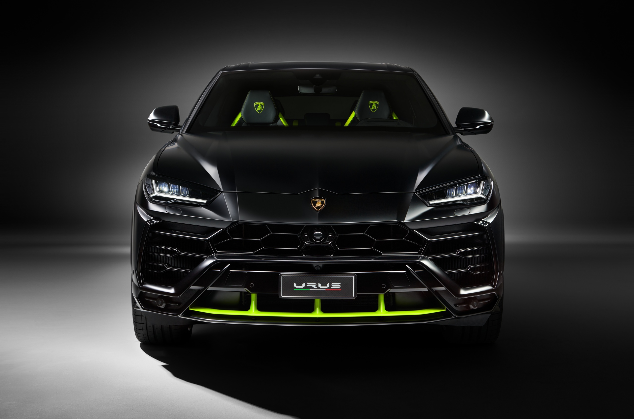 У Lamborghini Urus появилась «графитовая» версия