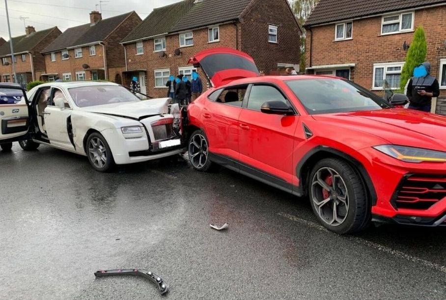 Водитель на Rolls-Royce Ghost протаранил Lamborghini Urus