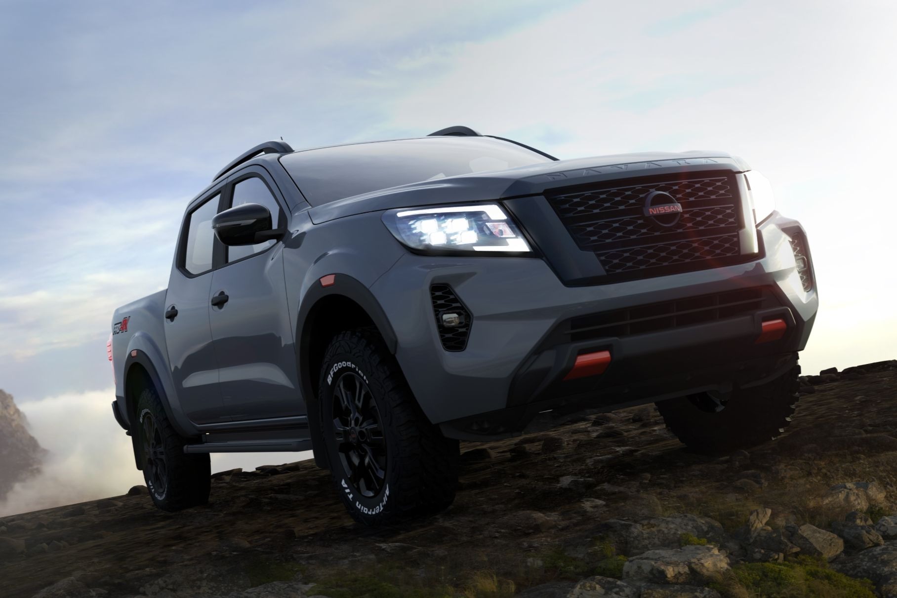 Представлен пикап Nissan Navara с новым дизайном