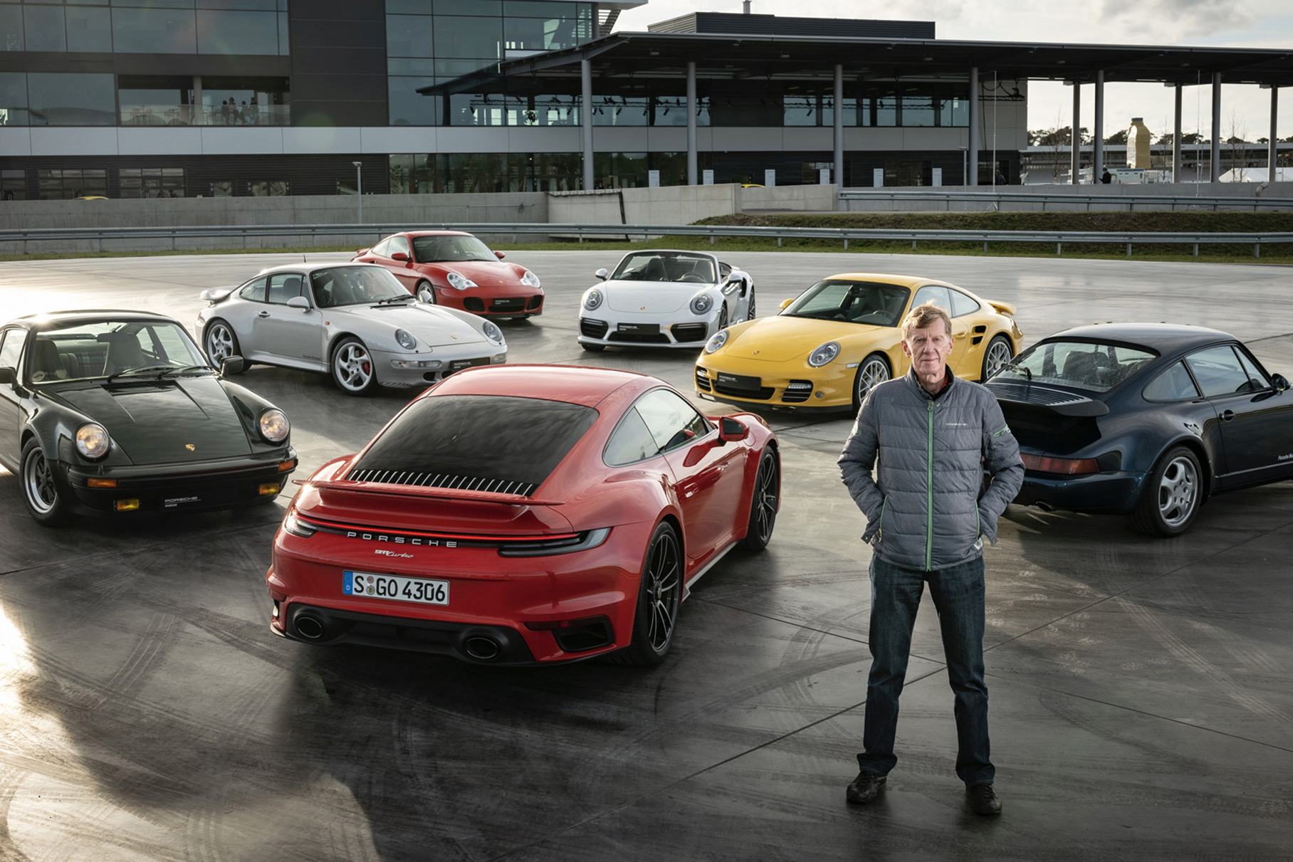 Видео: семь поколений Porsche 911 Turbo сразились друг с другом в гонке