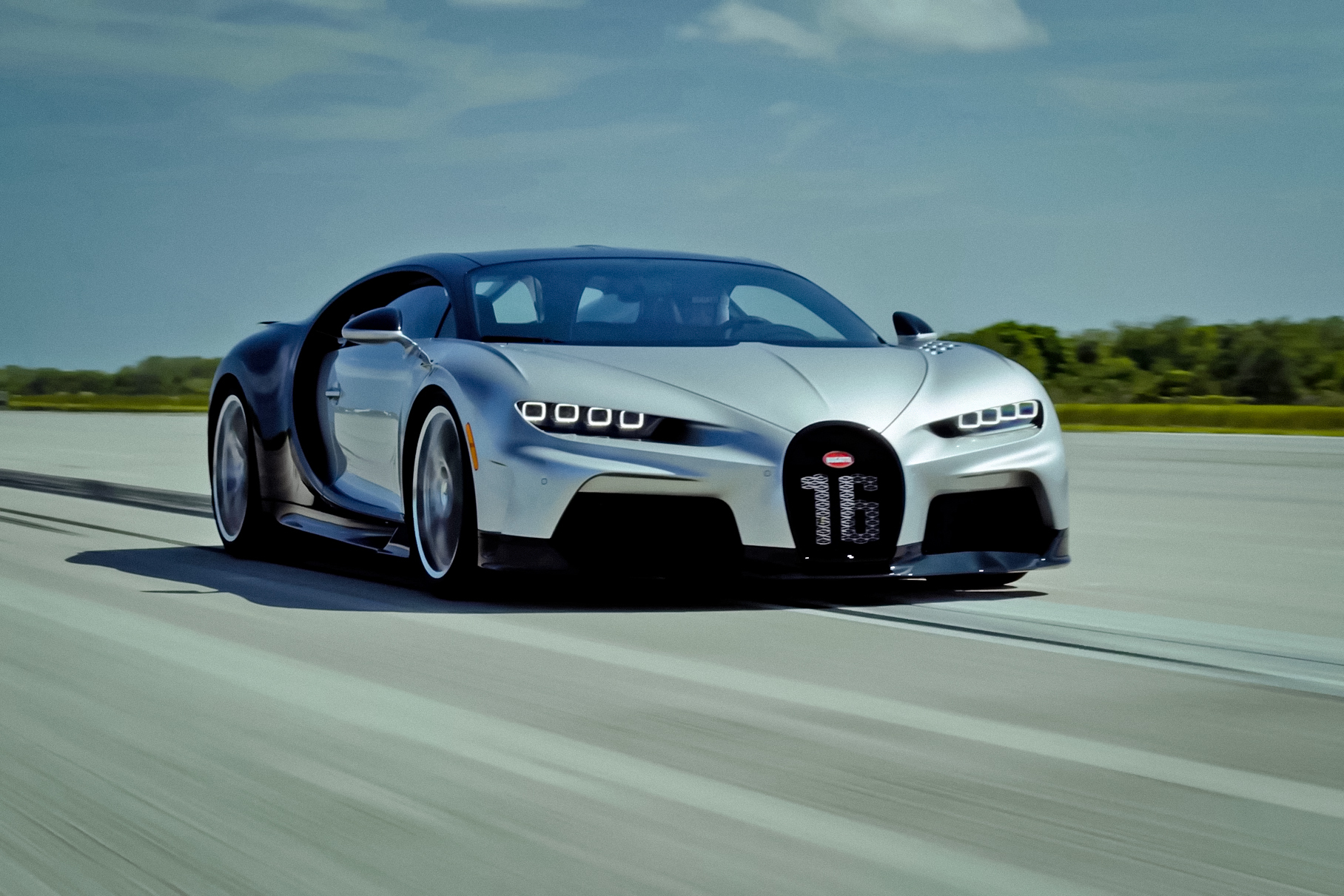 Bugatti Chiron Super Sport попытался превысить скорость космического корабля при посадке